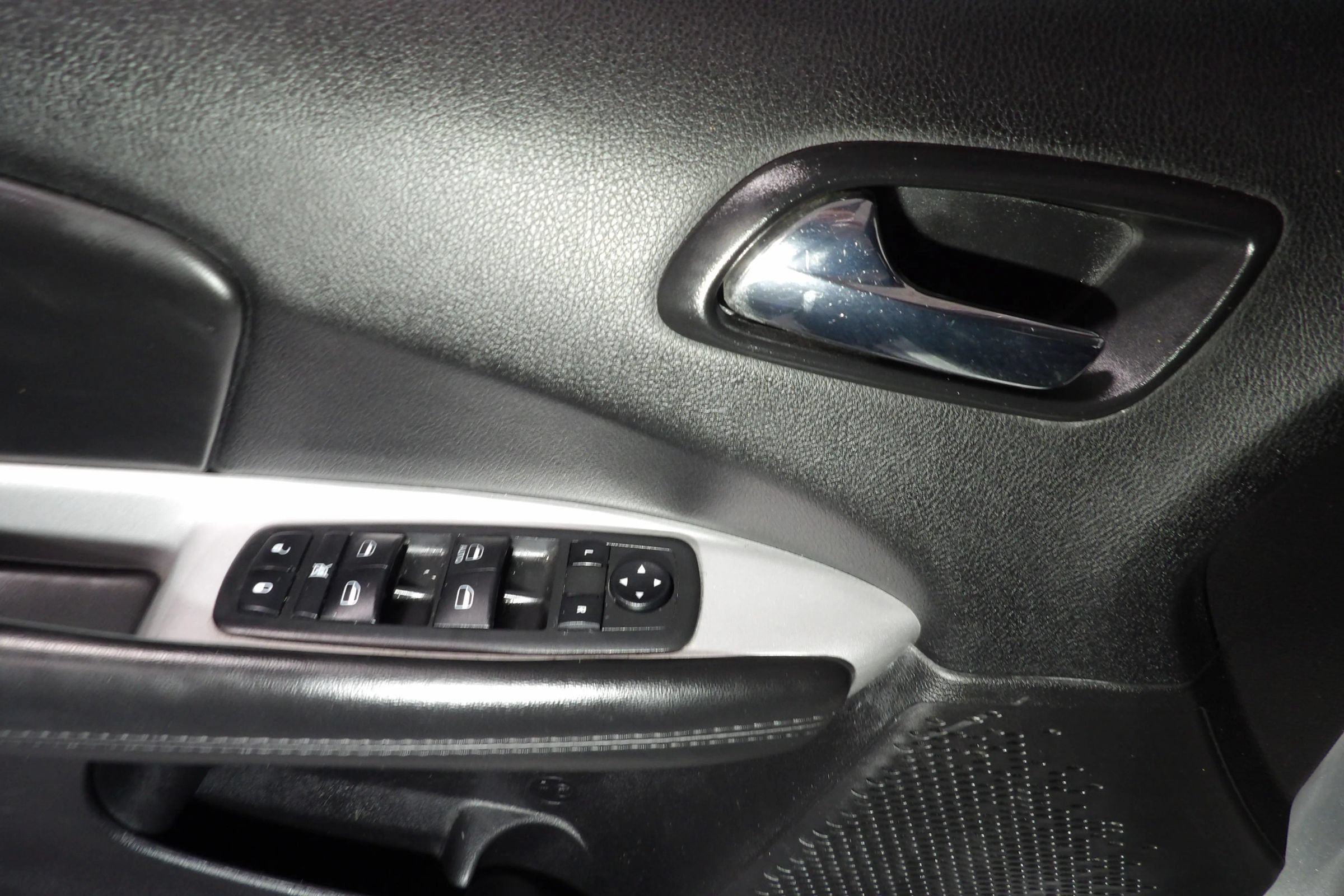 Used 2019 Dodge Journey SE w/ Connectivity Group FWD image 9
