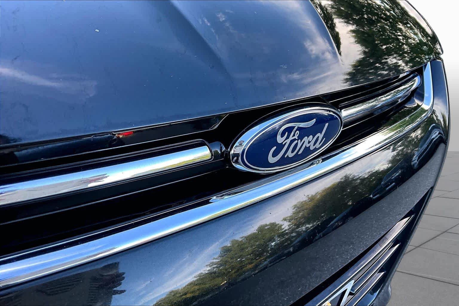 Used 2015 Ford Escape Titanium w/ Equipment Group 301A AWD/4WD image 29