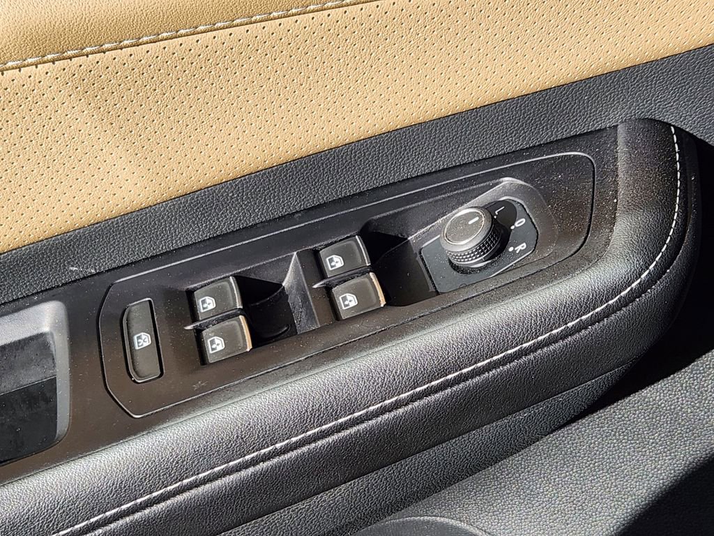 Used 2025 Volkswagen Atlas Cross Sport SE image 14