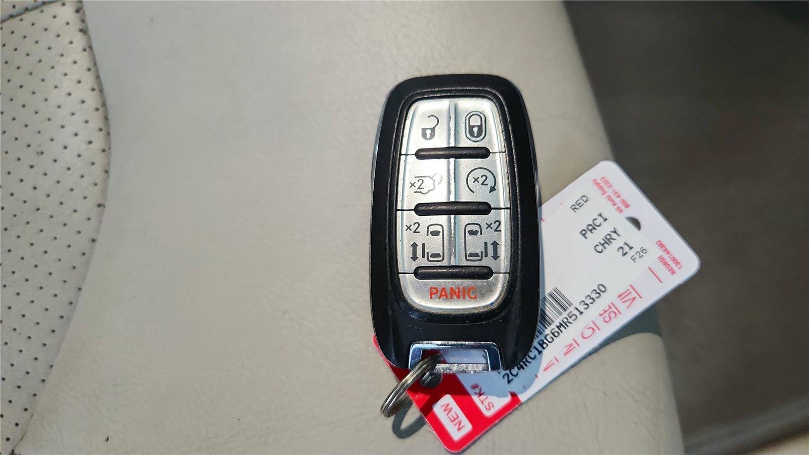 Used 2021 Chrysler Pacifica Touring-L w/ Uconnect Theater Family Group FWD image 22