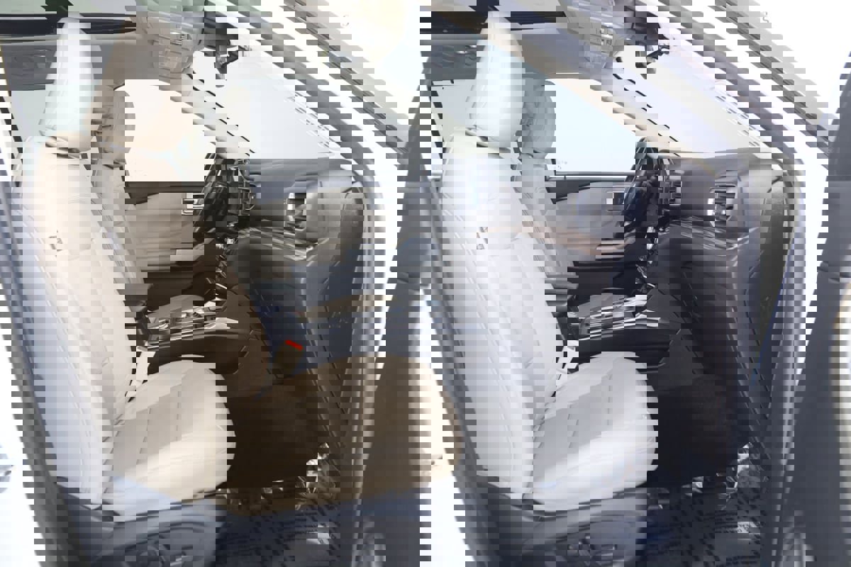 Used 2021 Ford Explorer Limited w/ Equipment Group 301A image 13