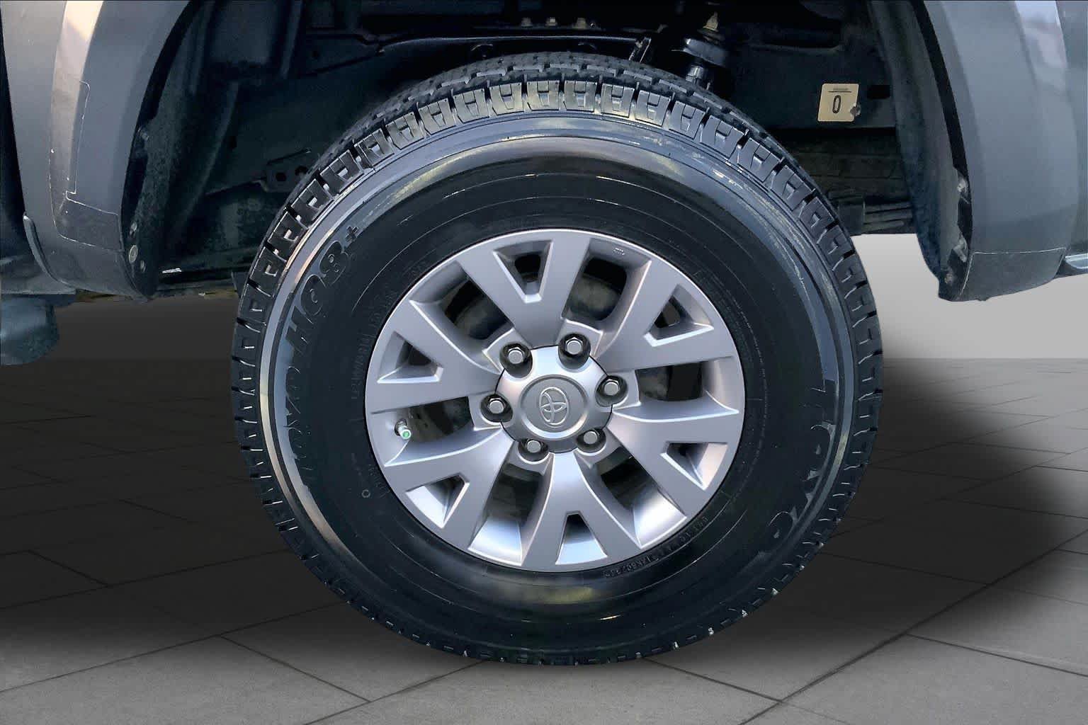 Used 2019 Toyota Tacoma SR5 RWD image 11