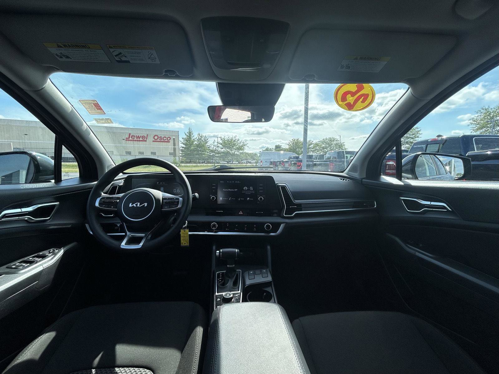 Used 2025 Kia Sportage LX image 5