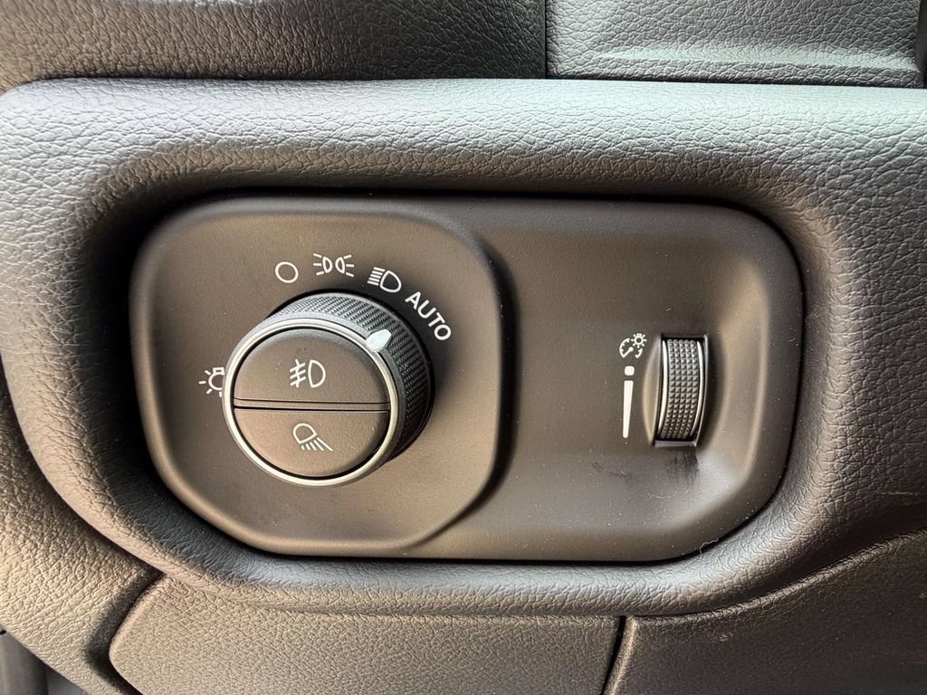 New 2026 RAM 2500 Big Horn AWD/4WD image 24