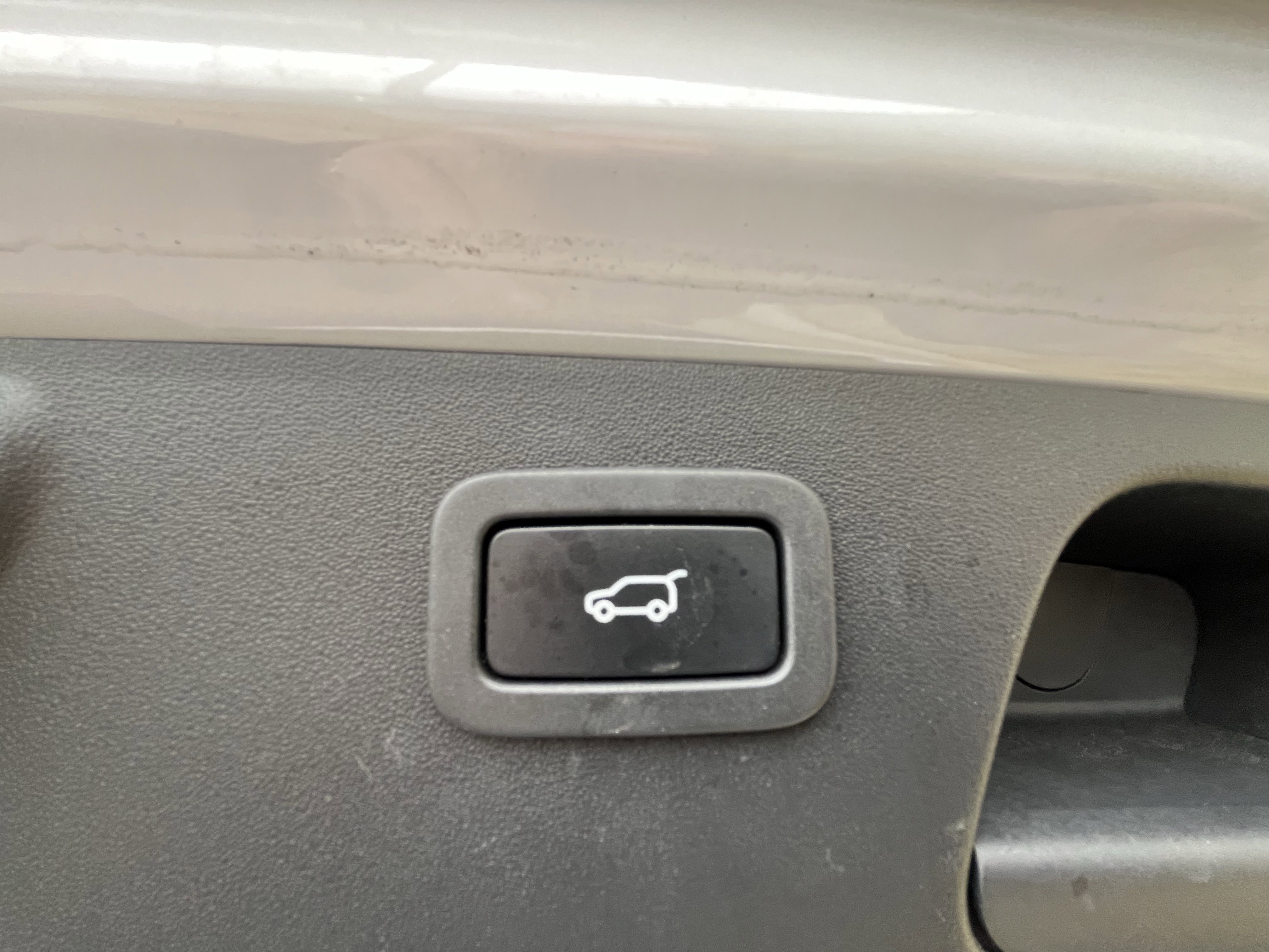 Used 2021 Jaguar E-PACE SE image 32