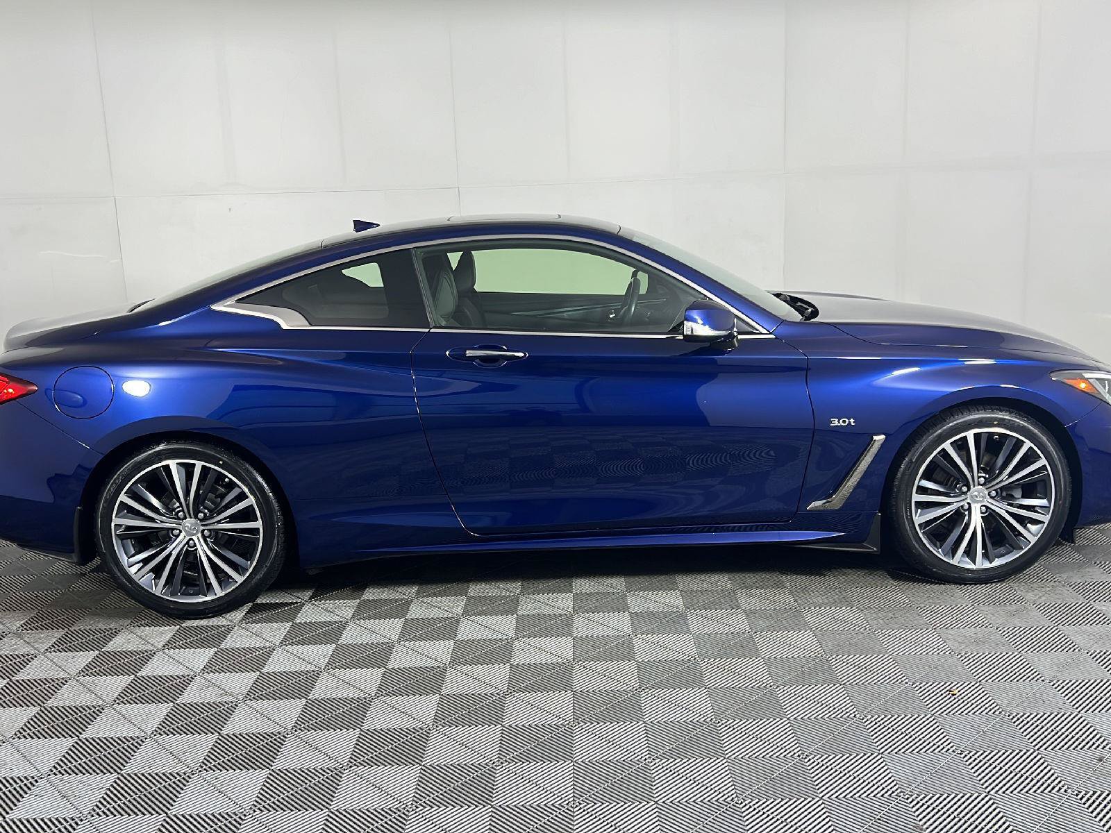 Used 2017 INFINITI Q60 3.0t w/ Premium Plus Package 3.0T AWD/4WD image 17