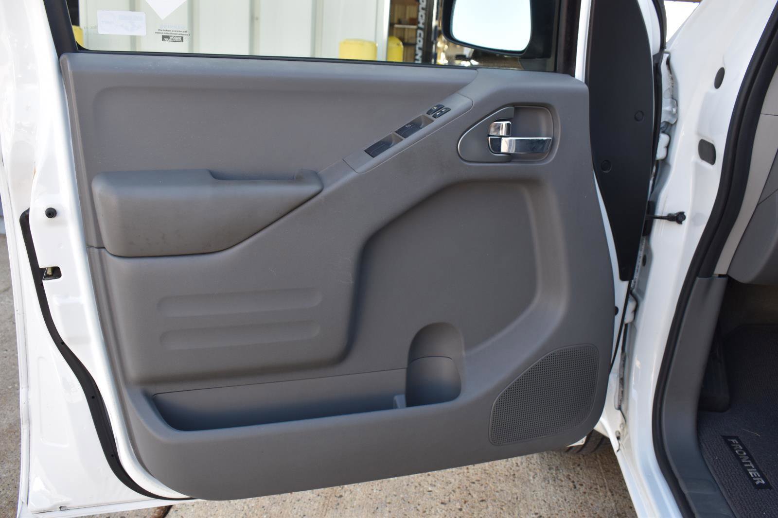 Used 2015 Nissan Frontier SV w/ SV Value Truck Package image 16