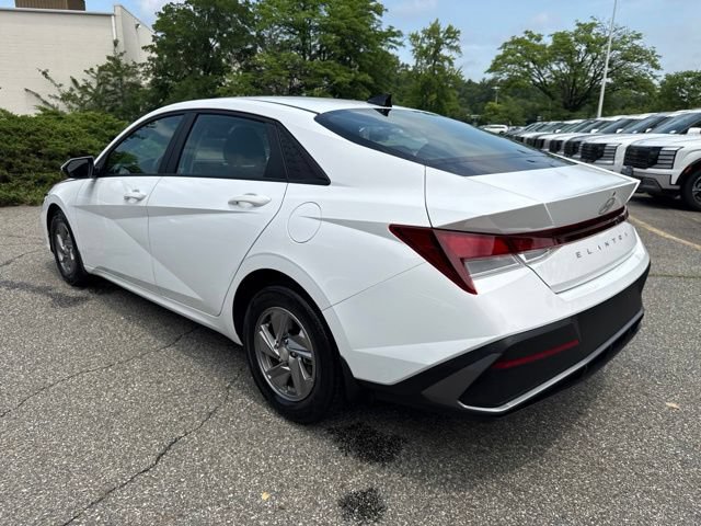 Used 2025 Hyundai Elantra SE FWD image 16
