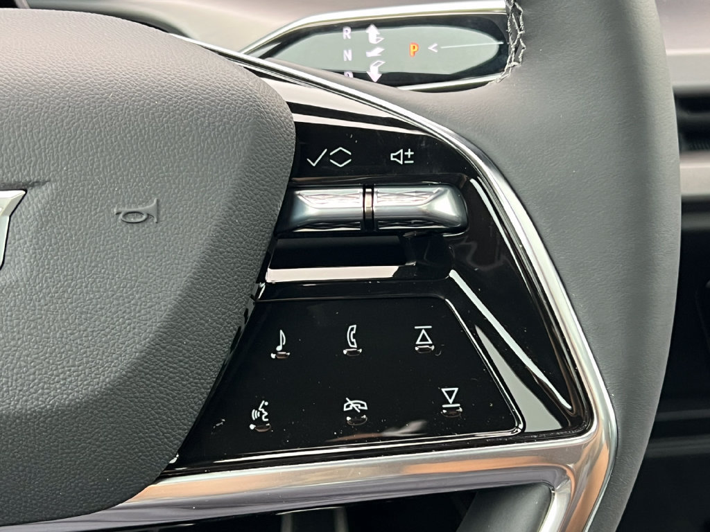 New 2027 Cadillac Vistiq Sport w/ LPO, Floor Liner Package AWD/4WD image 18
