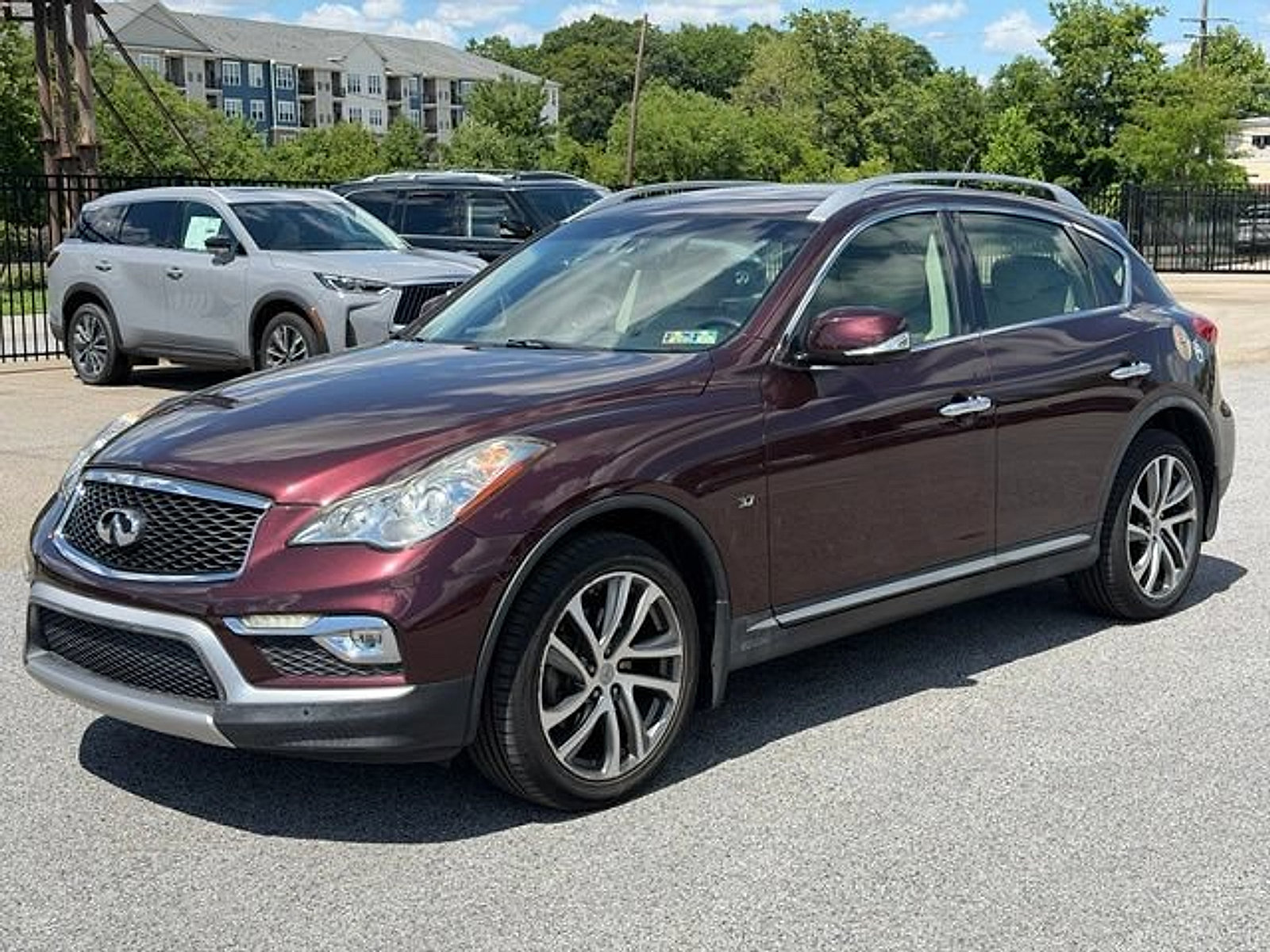 Used 2017 INFINITI QX50 AWD w/ Premium Plus Package image 3