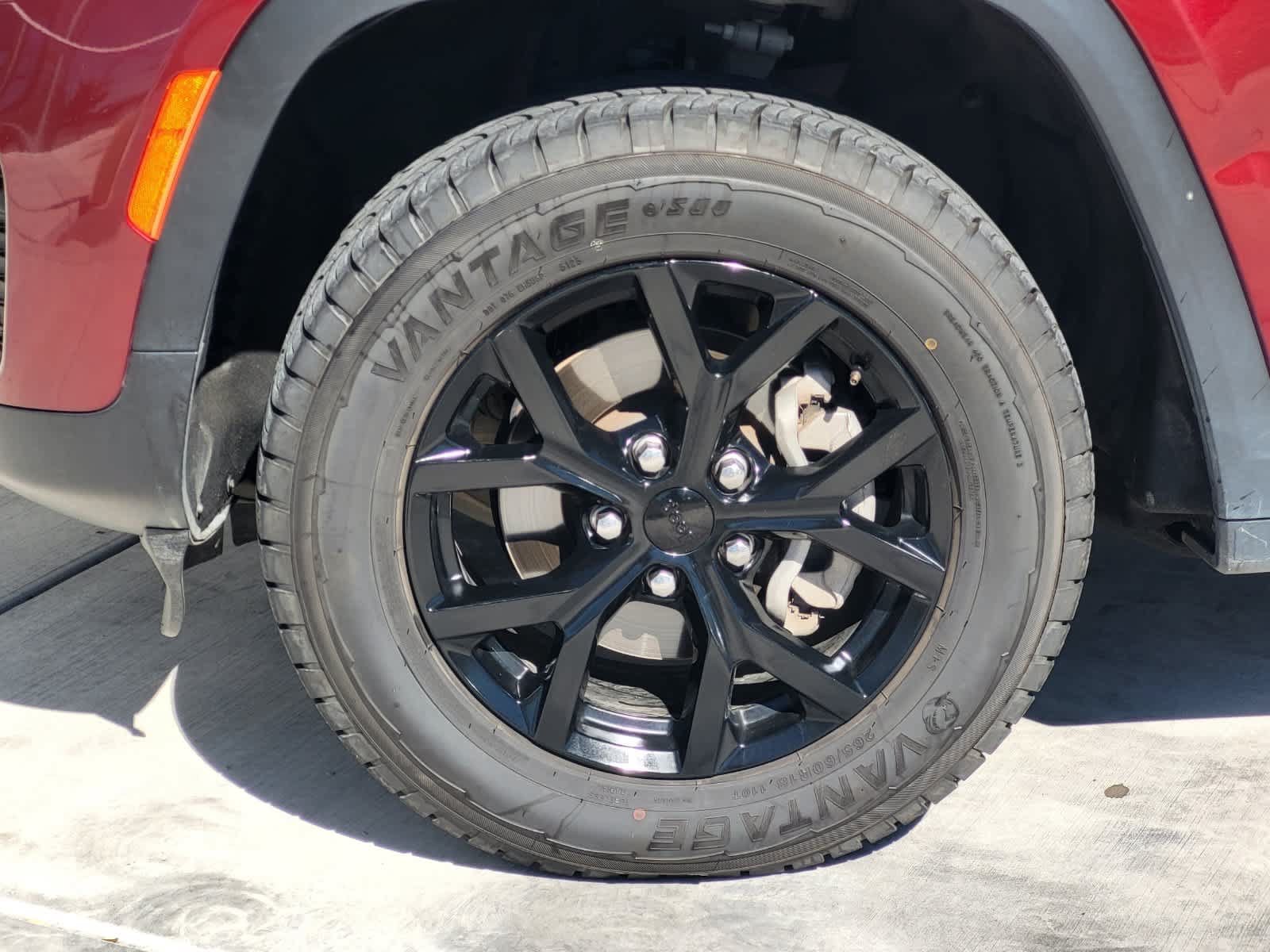 Used 2024 Jeep Grand Cherokee Altitude AWD/4WD image 9