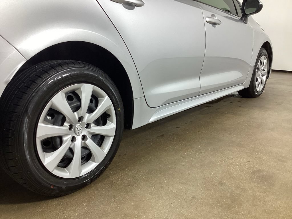 Used 2025 Toyota Corolla LE FWD image 9