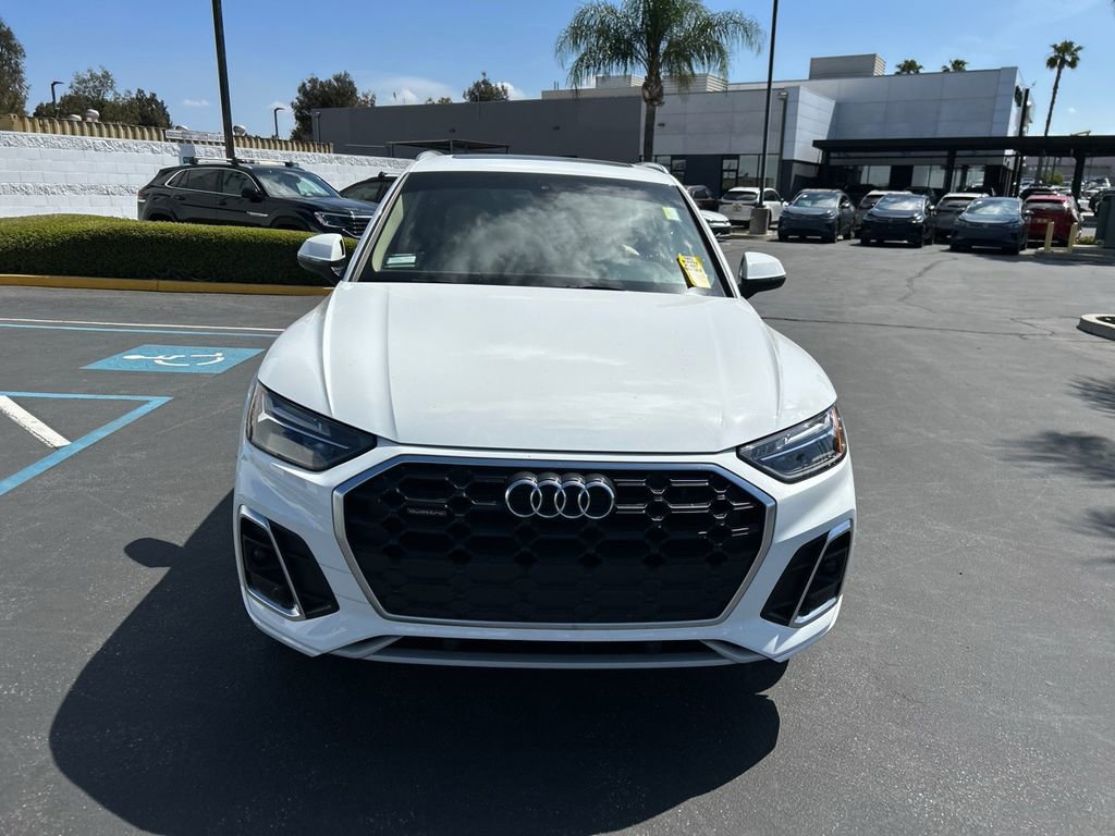 Used 2023 Audi Q5 2.0T Premium w/ Convenience Package AWD/4WD image 2