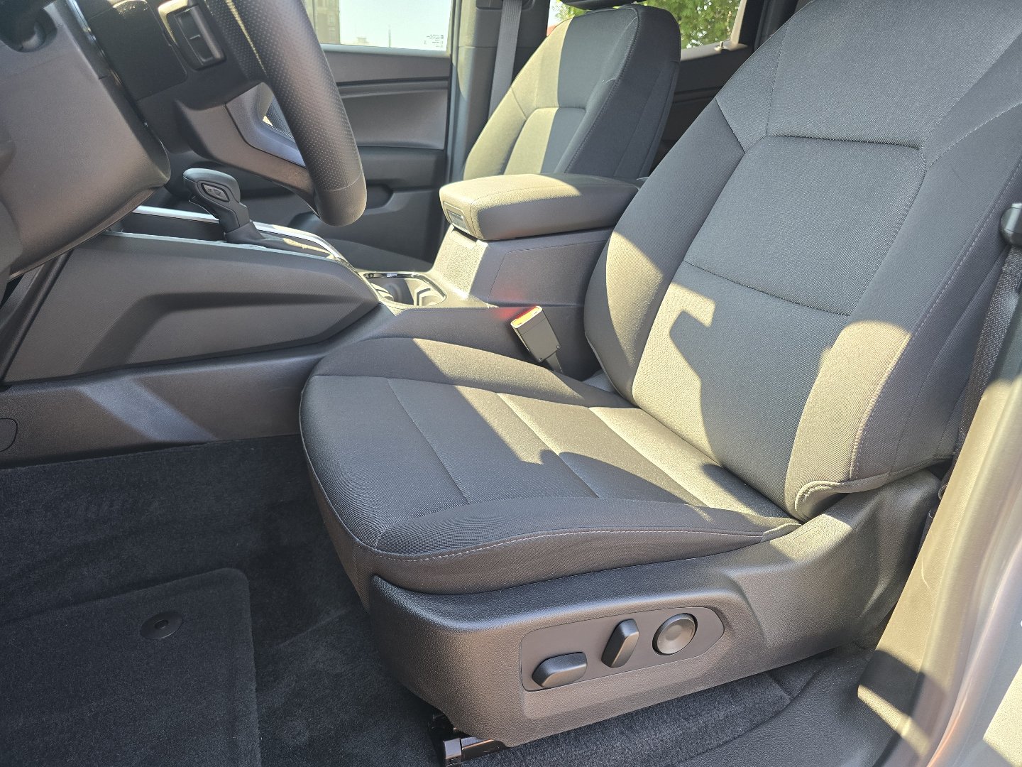 Used 2023 Chevrolet Colorado Trail Boss w/ Technology Package AWD/4WD image 34