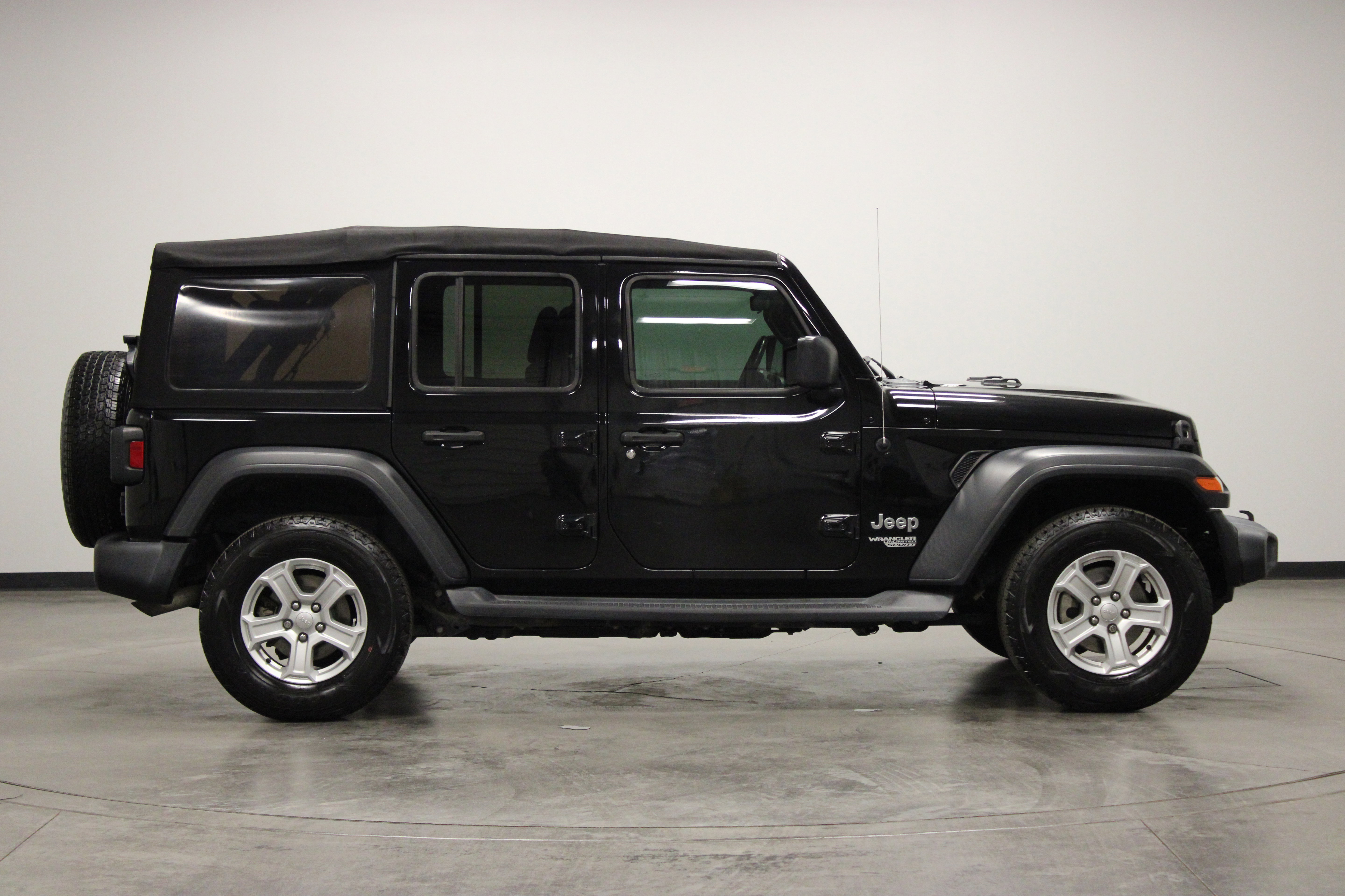 Used 2018 Jeep Wrangler Unlimited Sport S AWD/4WD image 9