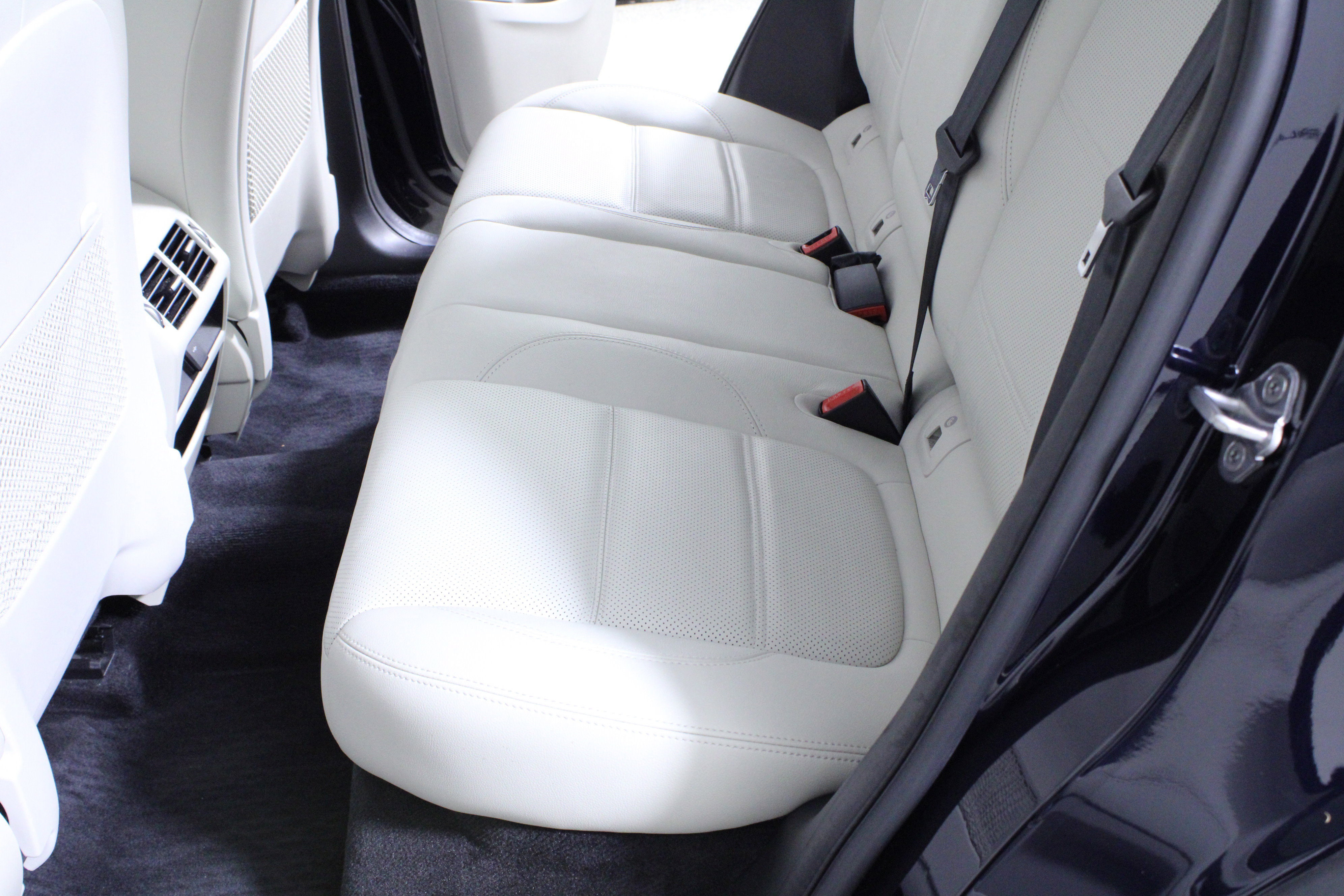 Used 2022 Jaguar E-PACE image 11