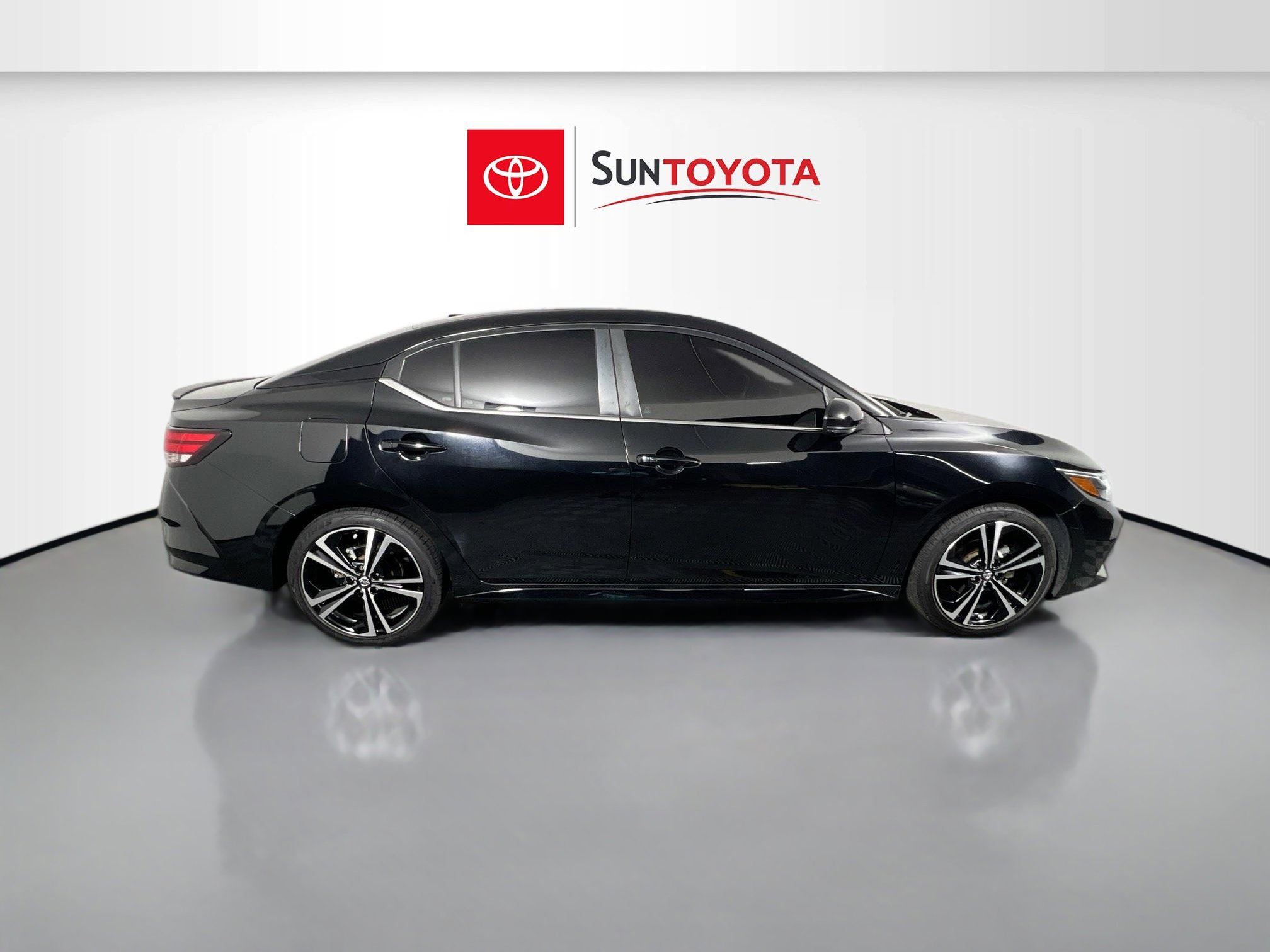 Used 2022 Nissan Sentra SR image 2