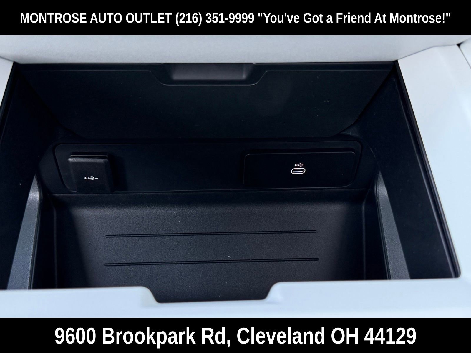 New 2026 Land Rover Defender 110 X-Dynamic SE image 29