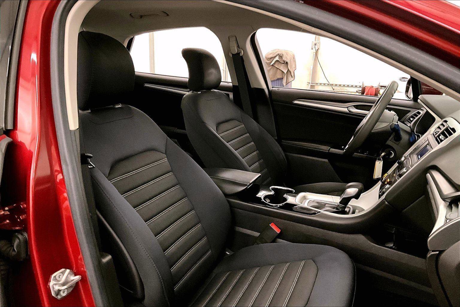 Used 2015 Ford Fusion SE image 8