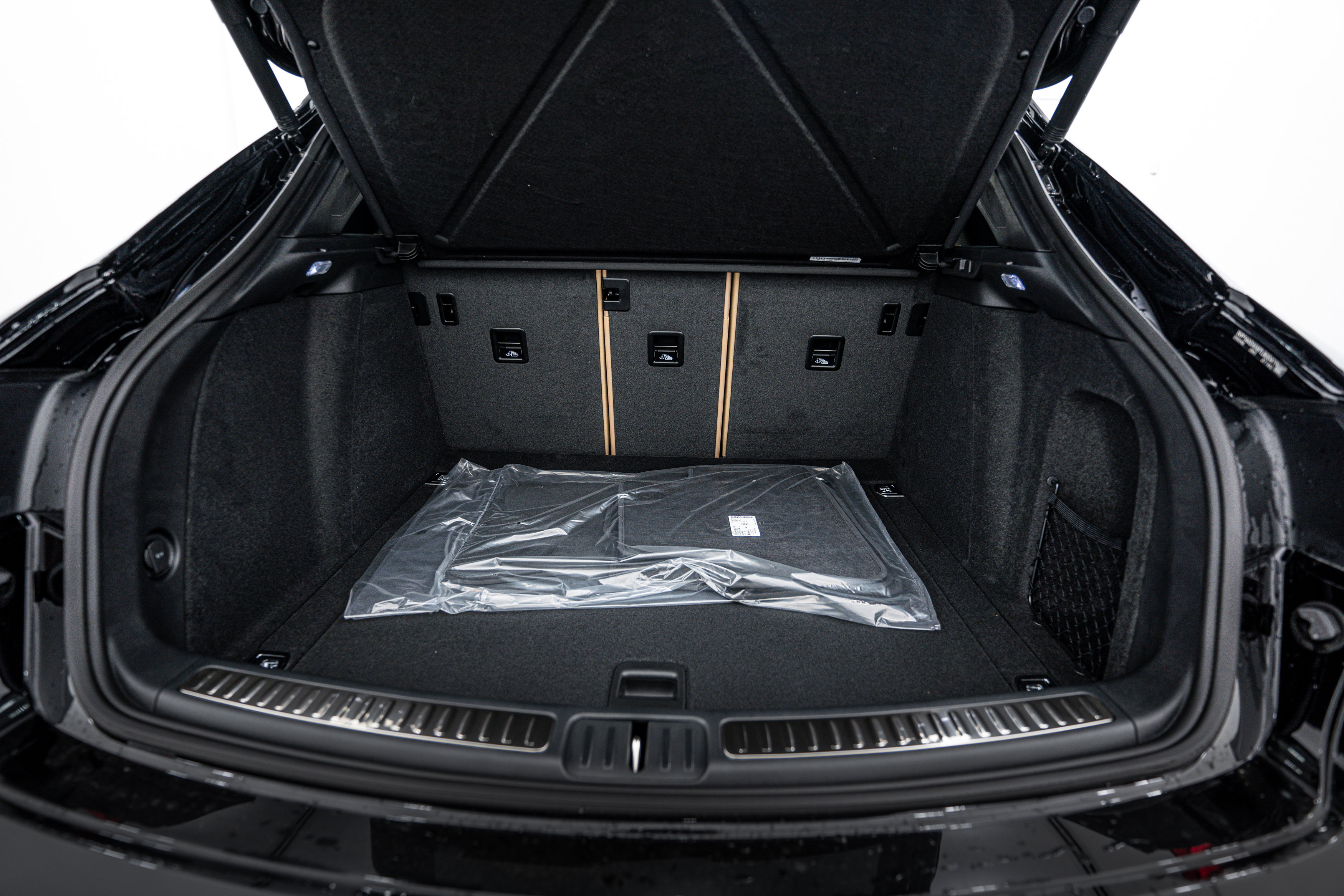 Certified 2026 Porsche Macan AWD/4WD image 25