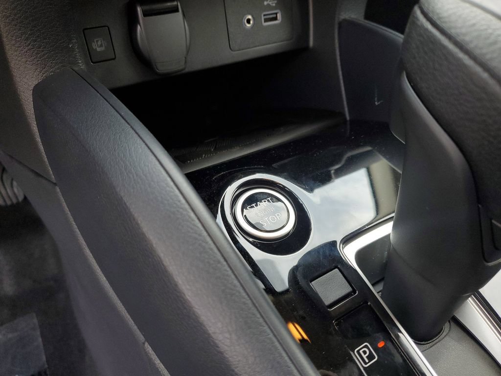 New 2025 Nissan Versa SV w/ Trunk Package FWD image 27