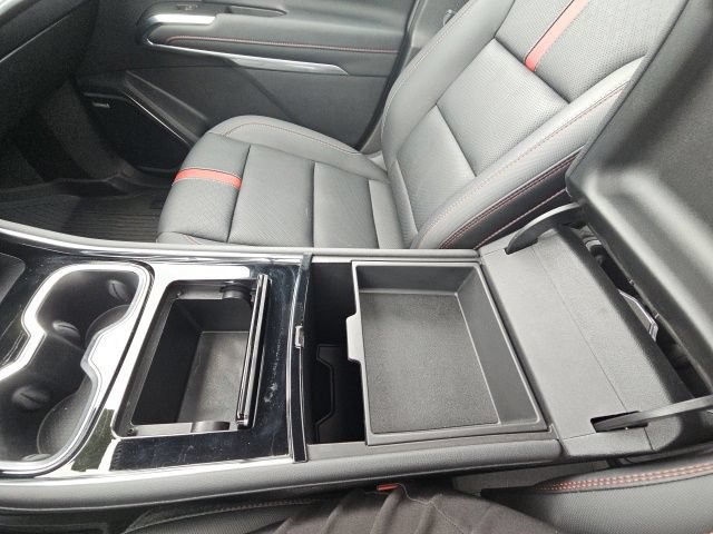 Used 2024 Chevrolet Traverse RS FWD image 31