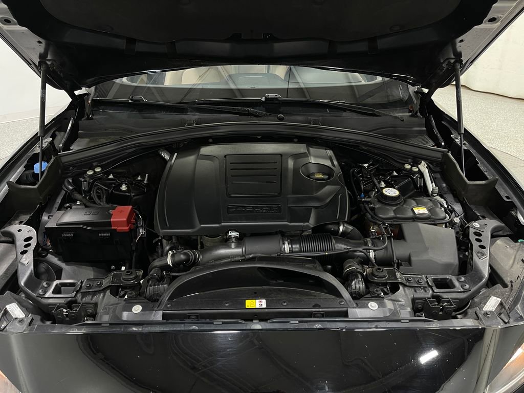 Used 2020 Jaguar F-PACE Premium image 29