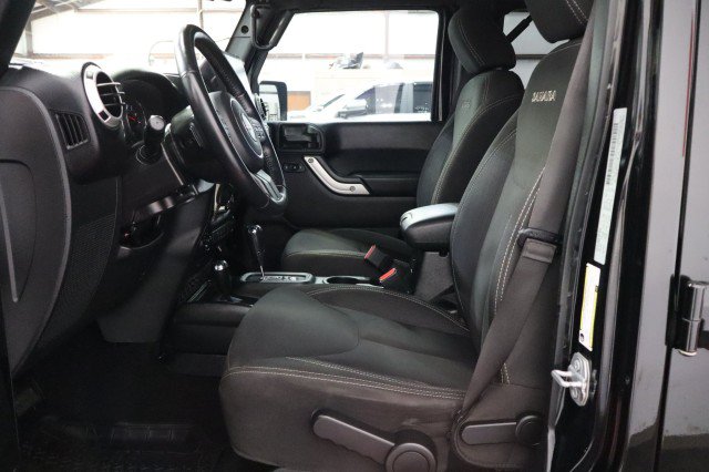 Used 2017 Jeep Wrangler Unlimited Sahara w/ Connectivity Group AWD/4WD image 6