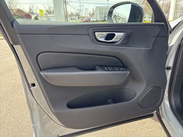 Used 2025 Volvo XC60 B5 Plus AWD/4WD image 17