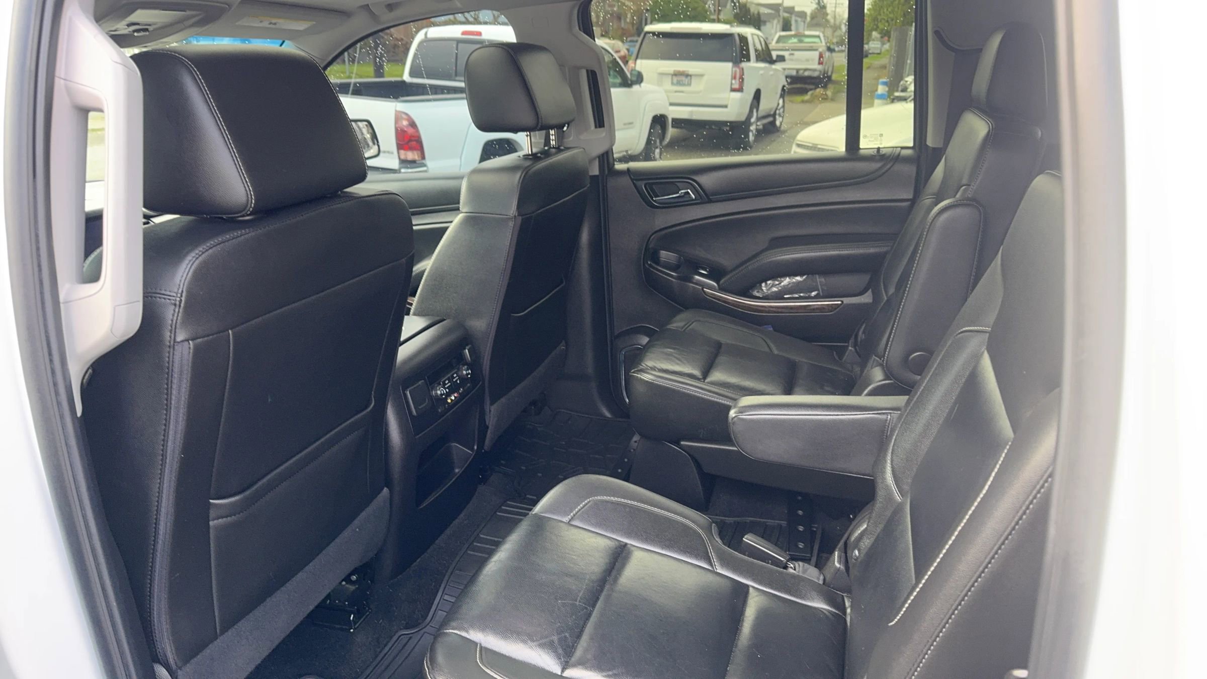 Used 2016 Chevrolet Suburban LT image 20