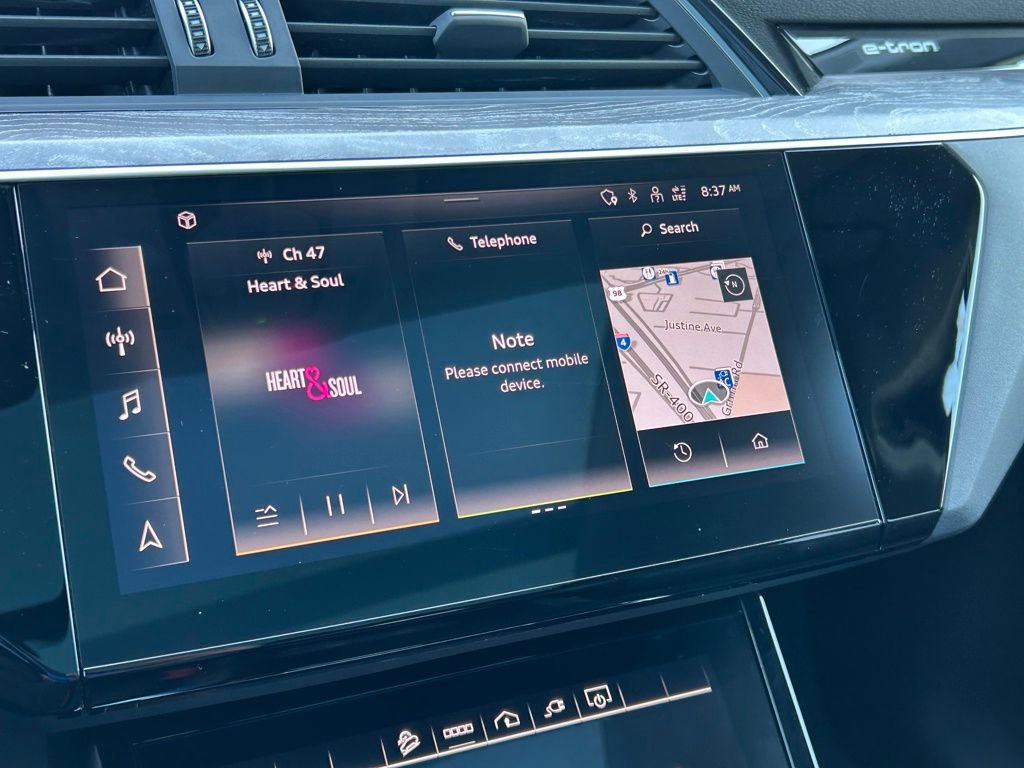 Used 2022 Audi e-tron Premium Plus w/ Premium Plus Package image 25