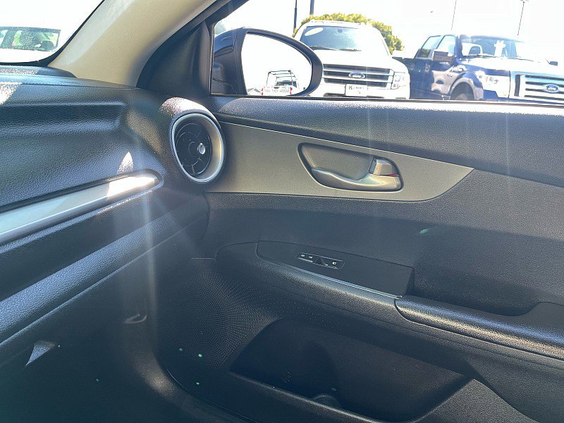 Used 2020 Kia Forte LXS FWD image 27