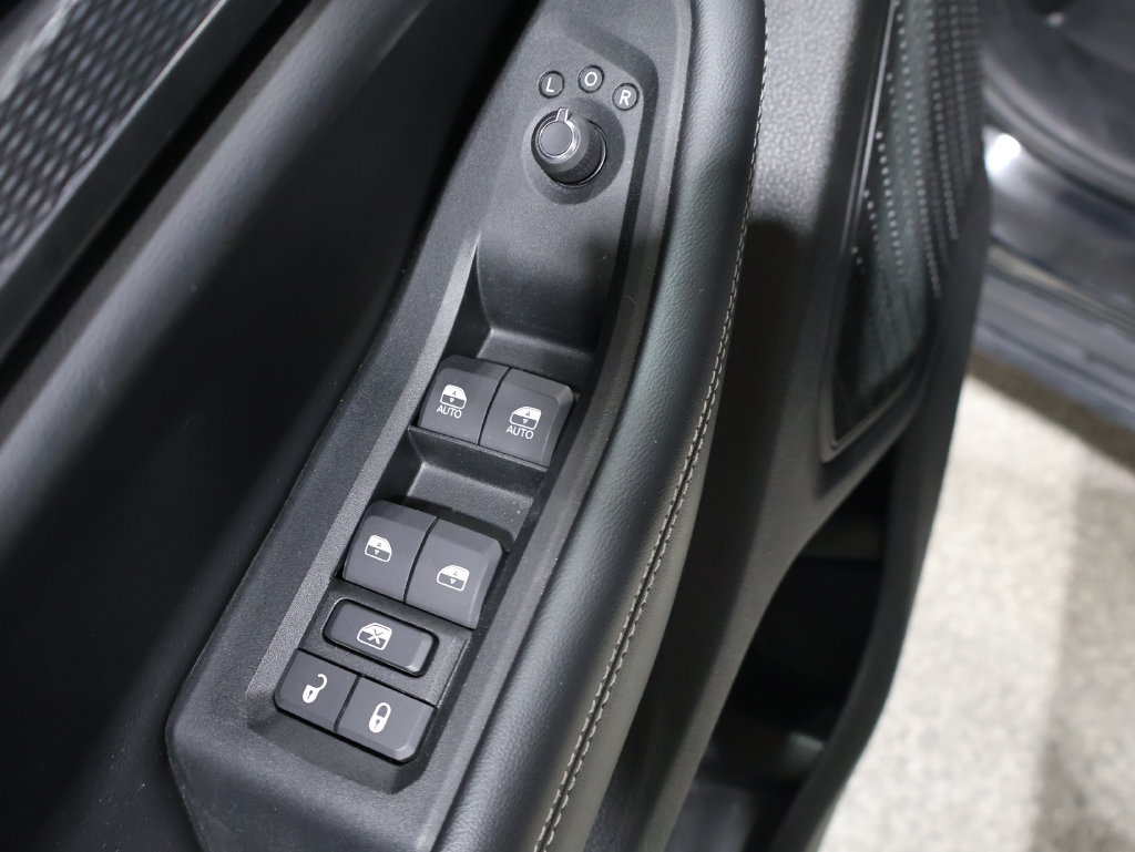 Used 2025 Jeep Grand Cherokee Laredo w/ Luxury Tech Group I AWD/4WD image 13