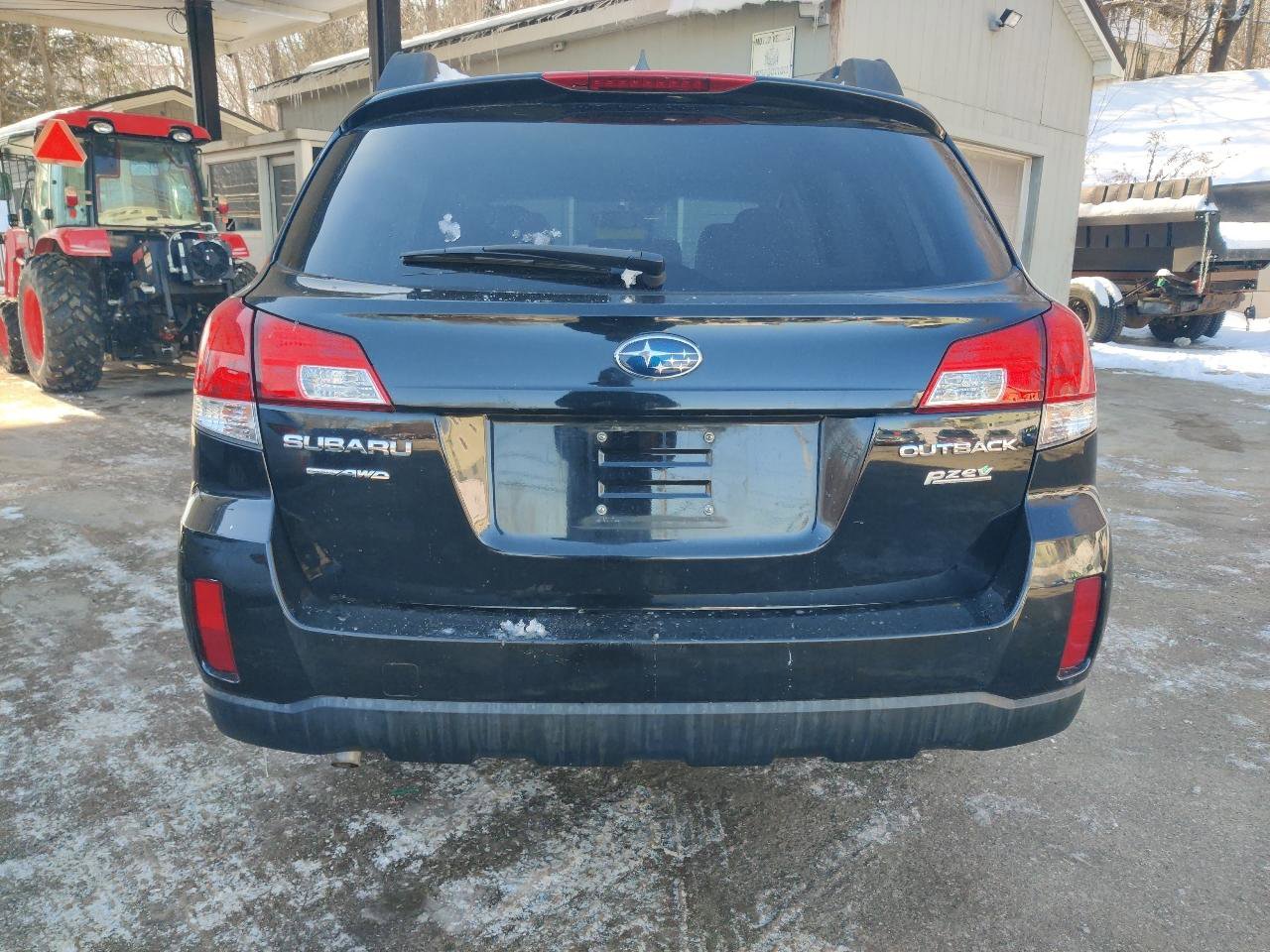 Used 2014 Subaru Outback 2.5i Premium AWD/4WD image 5