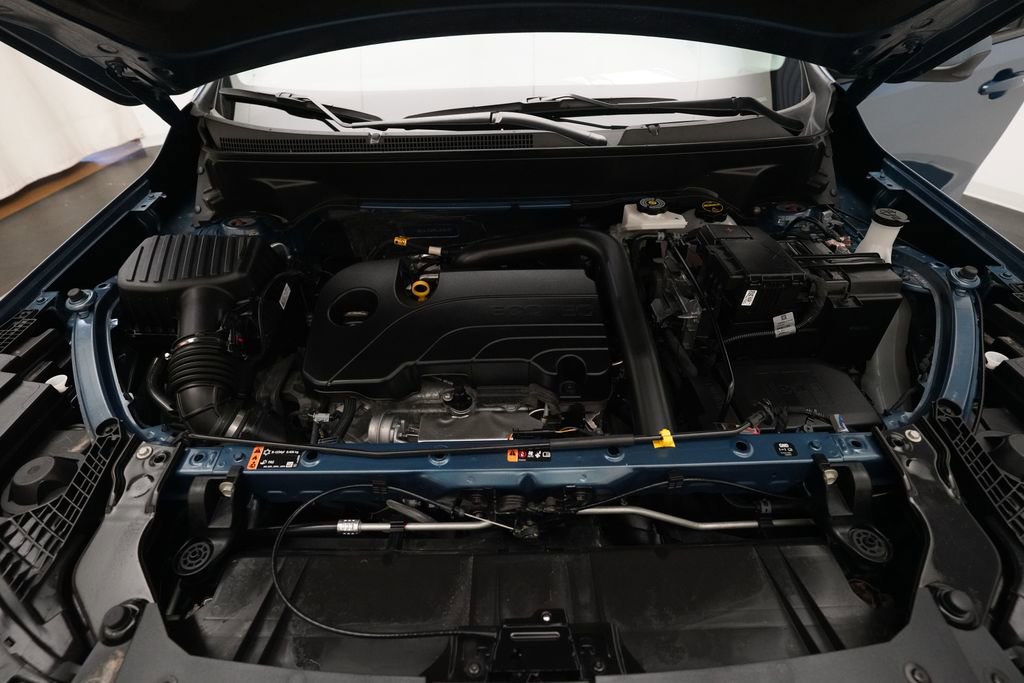 Used 2024 GMC Terrain SLE w/ Driver Convenience Package image 3