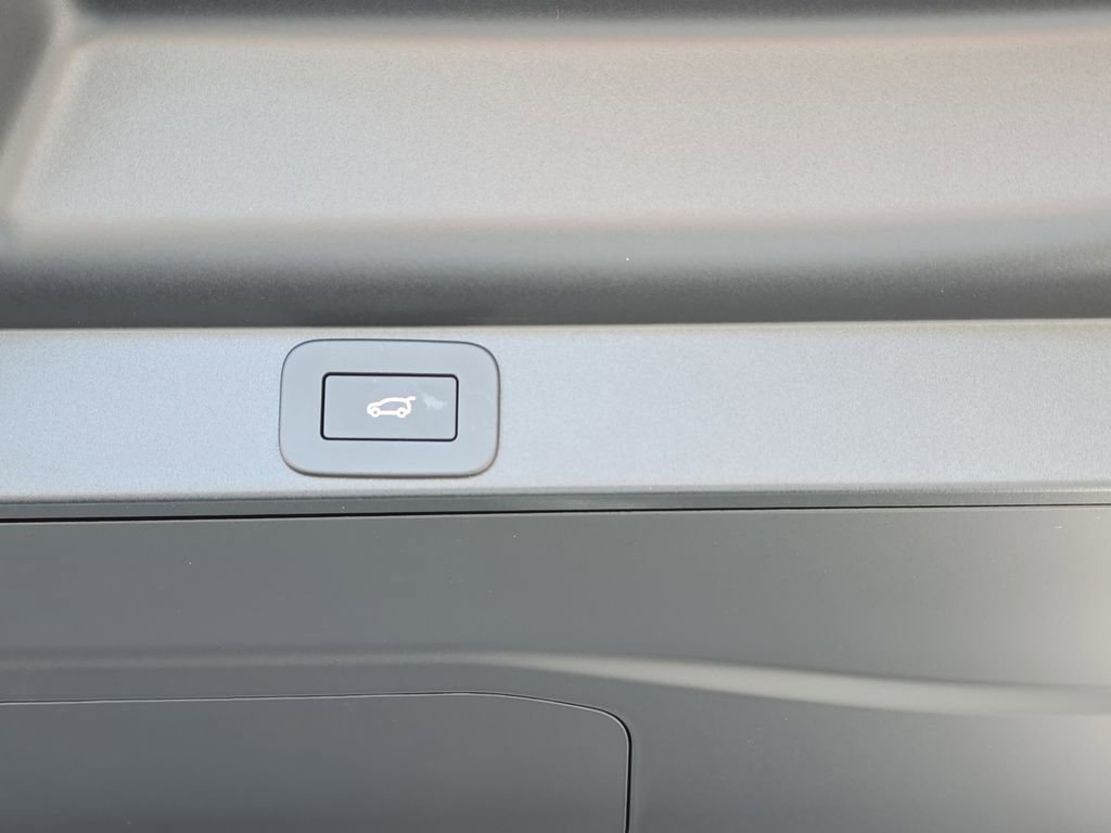 New 2026 Land Rover Range Rover SE image 13