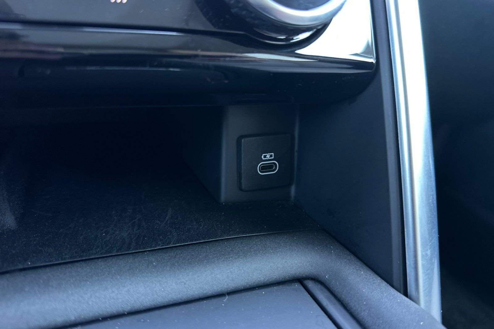 Used 2025 Land Rover Discovery Dynamic SE image 28