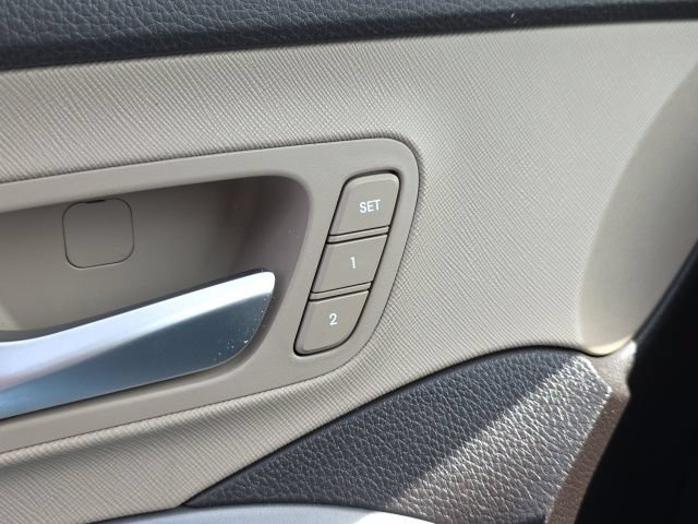 Used 2018 Hyundai Santa Fe Sport w/ Cargo Package FWD image 12