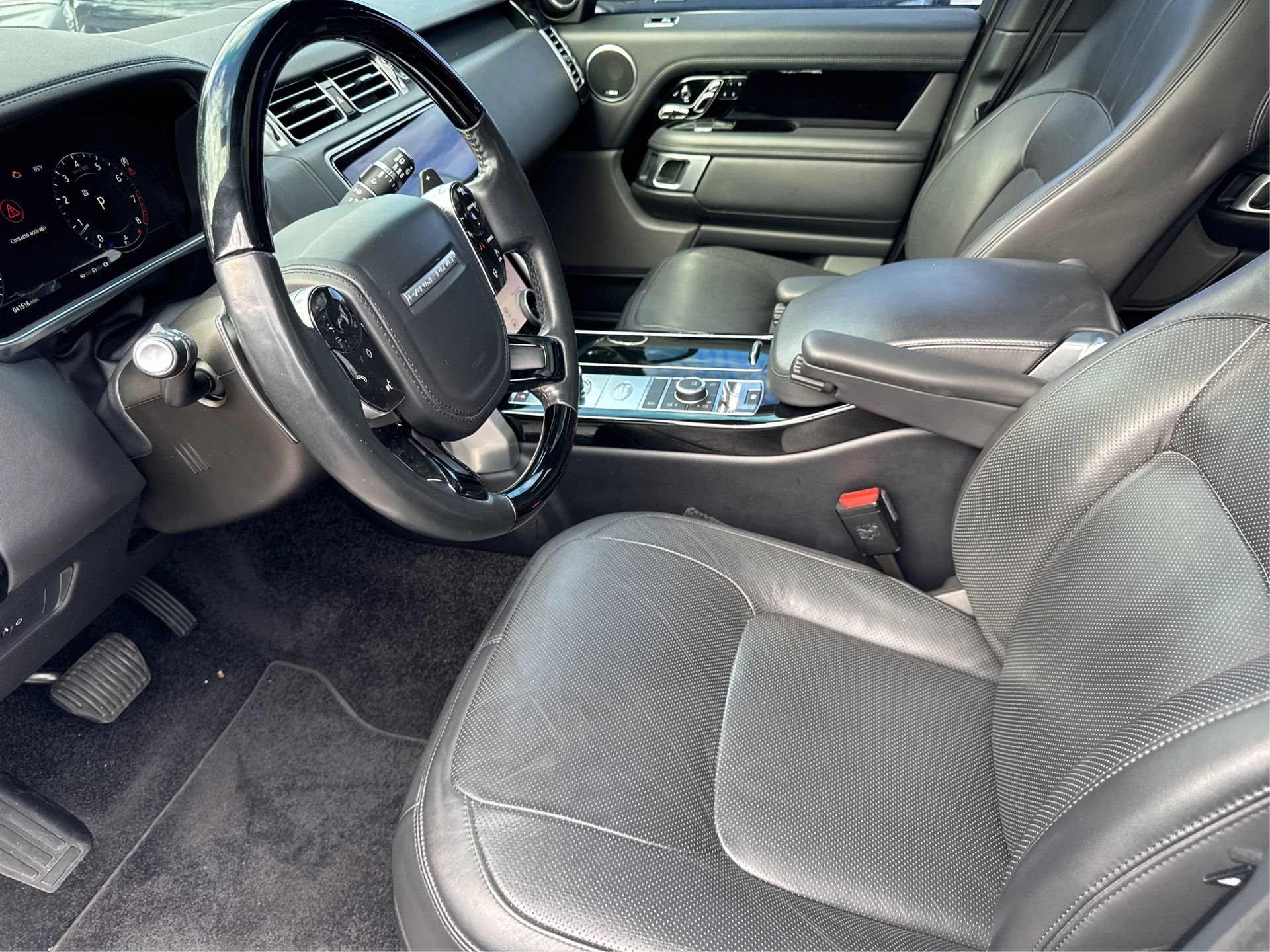 Used 2018 Land Rover Range Rover HSE image 11