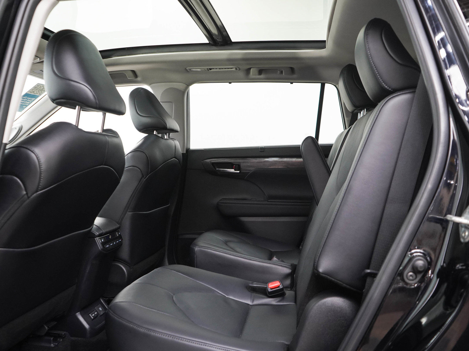 Used 2024 Toyota Highlander Platinum AWD/4WD image 16