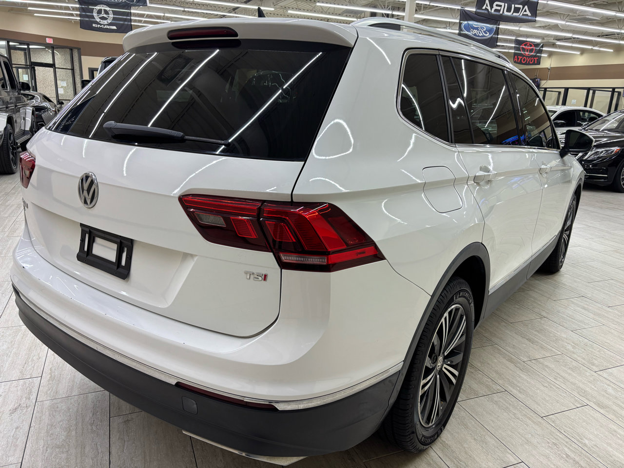 Used 2018 Volkswagen Tiguan SEL image 7