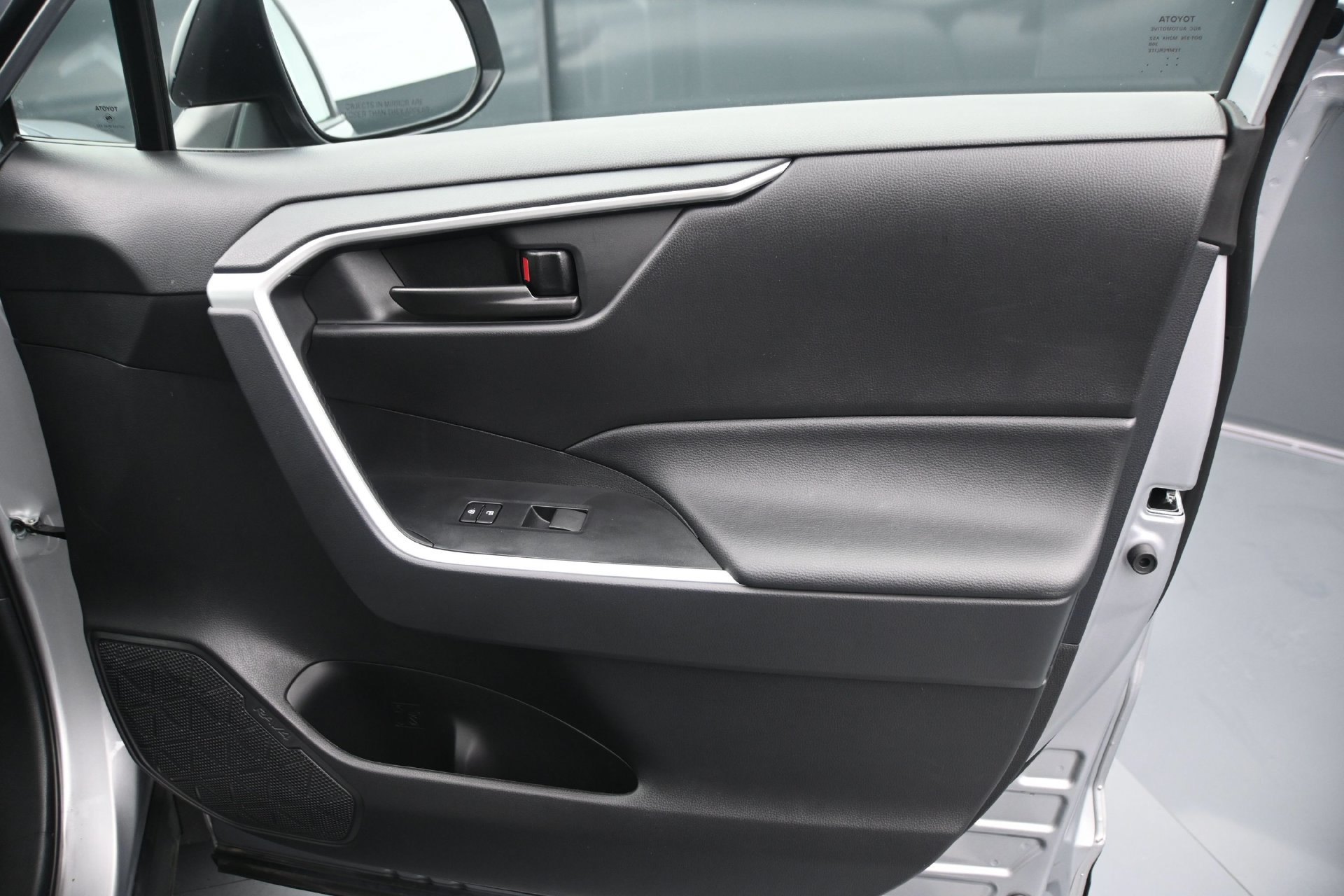 Used 2024 Toyota RAV4 LE AWD/4WD image 12