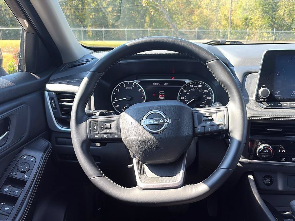 Certified 2025 Nissan Rogue SV FWD image 30