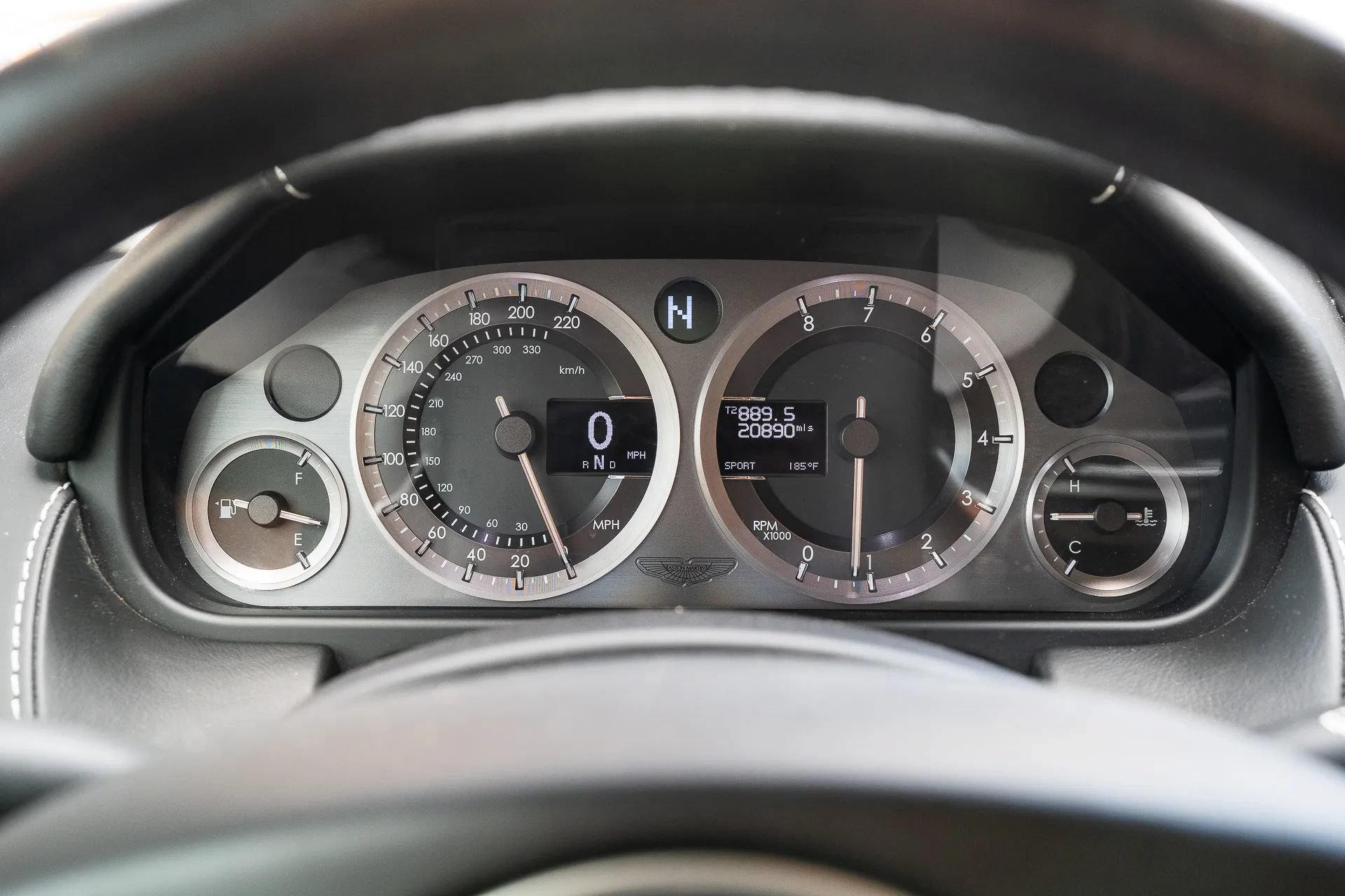 Used 2013 Aston Martin V8 Vantage Roadster RWD image 23