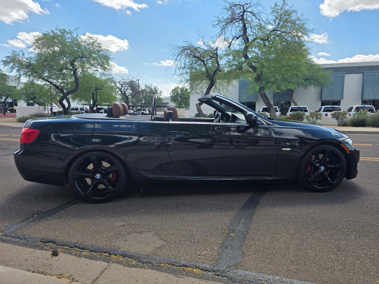 Used 2012 BMW 335i Convertible image 18