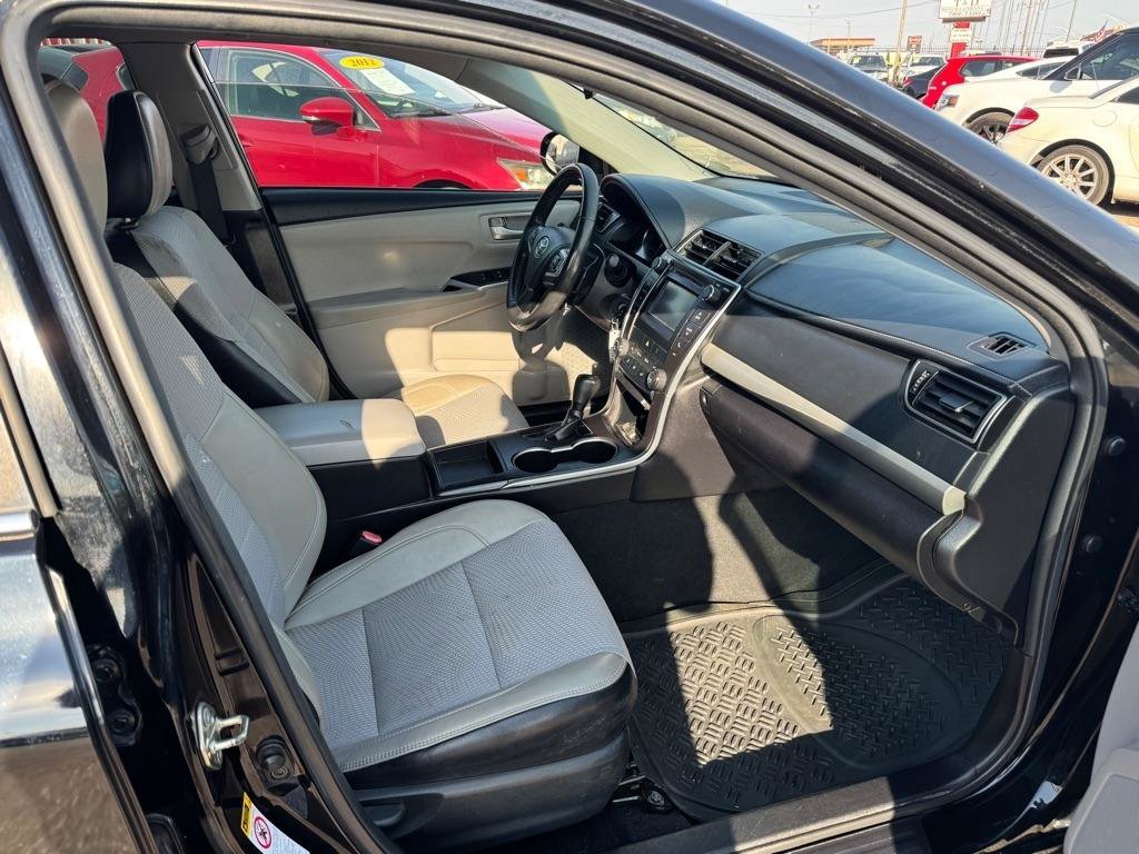 Used 2017 Toyota Camry SE FWD image 13