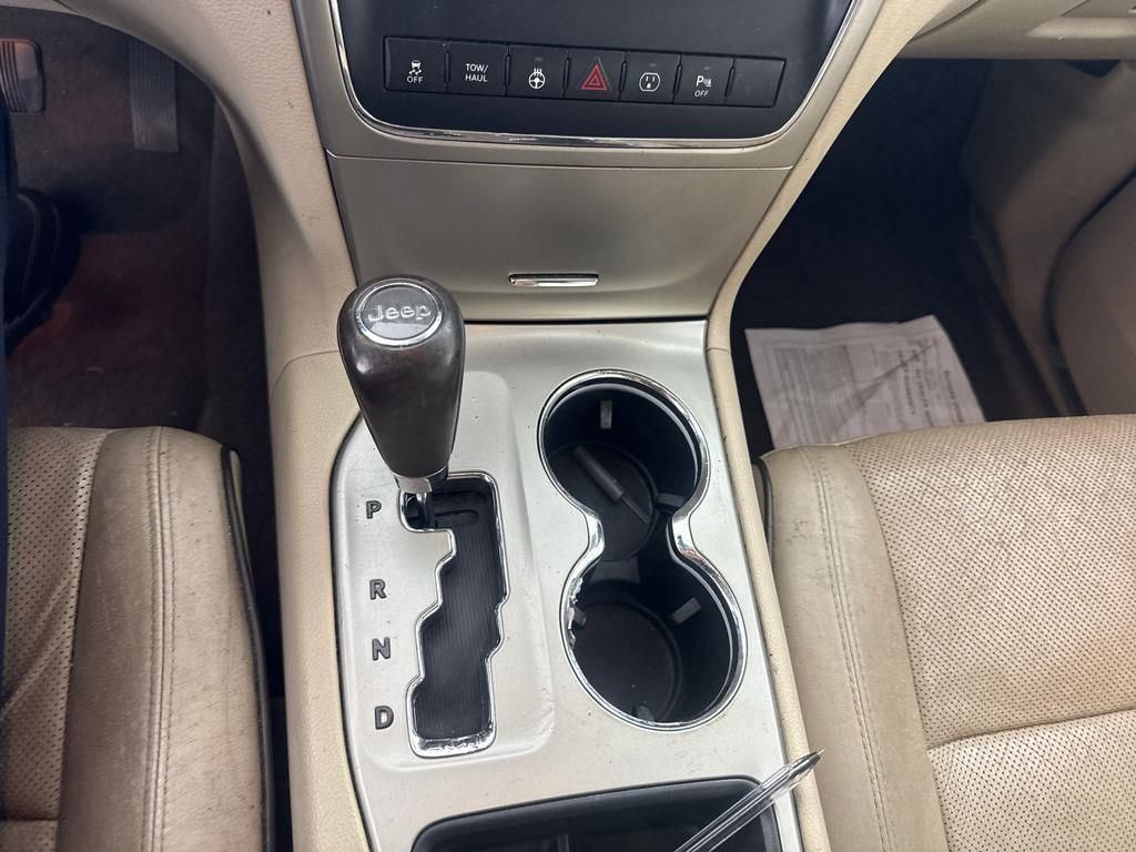 Used 2013 Jeep Grand Cherokee Overland w/ Trailer Tow Group IV RWD image 30