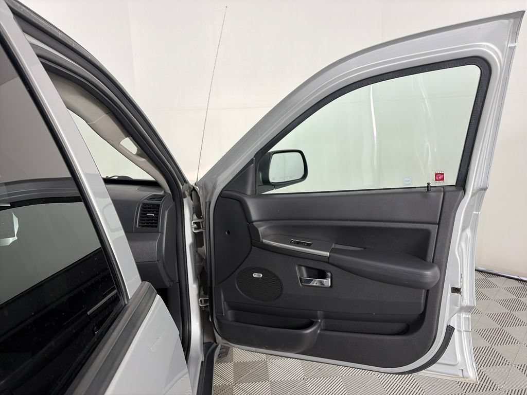 Used 2010 Jeep Grand Cherokee Laredo AWD/4WD image 27