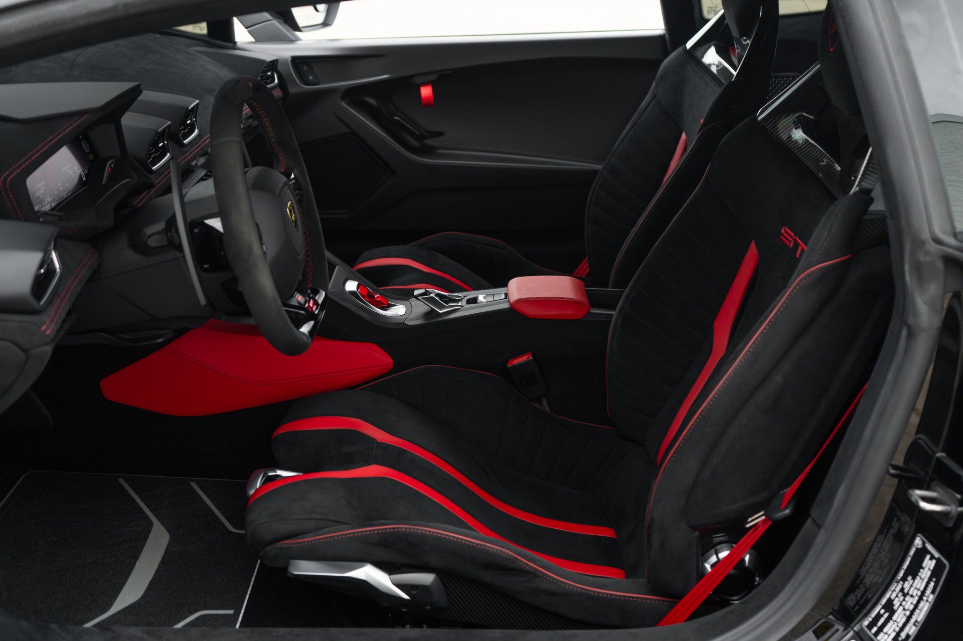 Used 2022 Lamborghini Huracan STO image 6