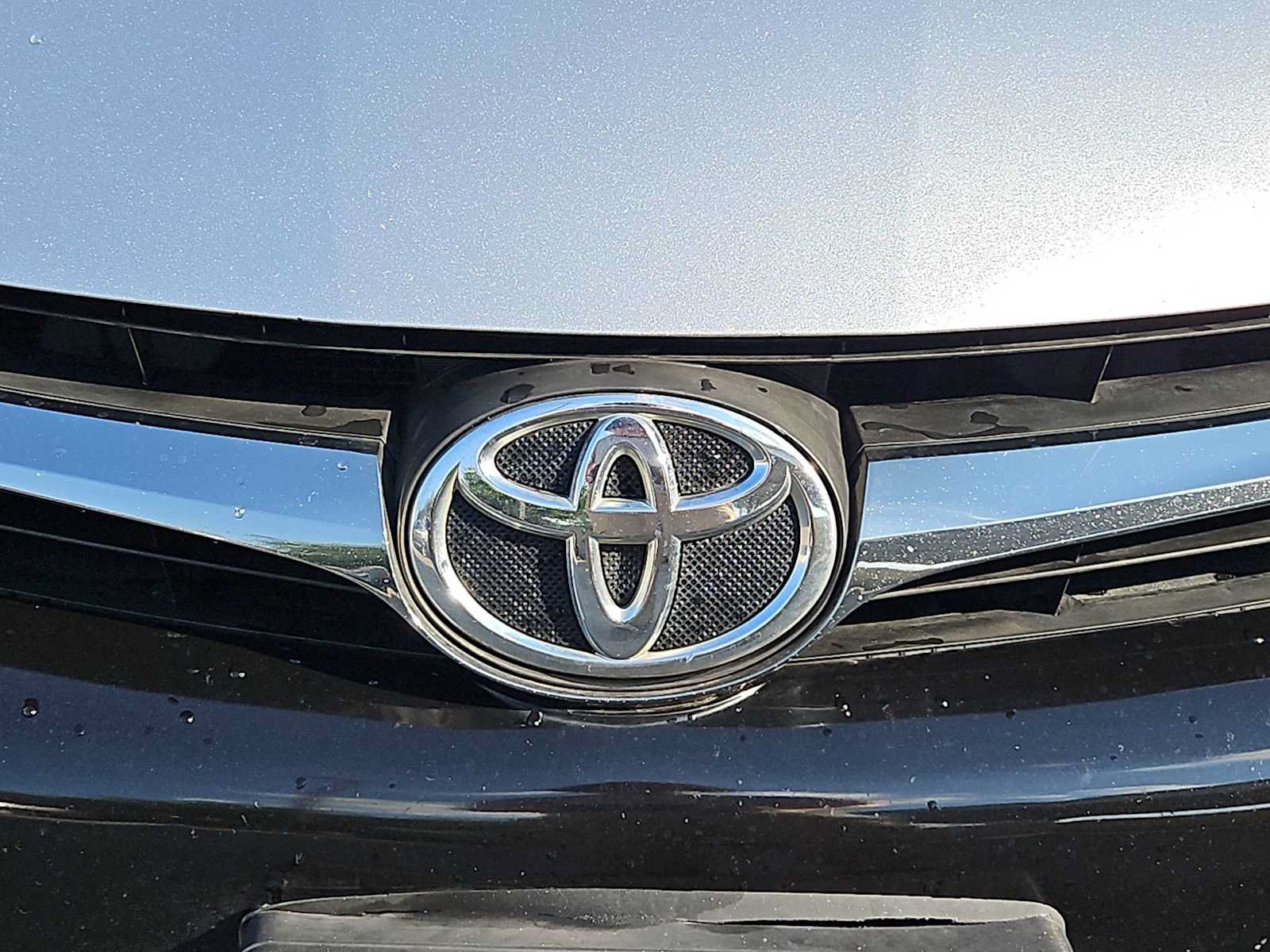Used 2015 Toyota Camry XSE FWD image 11